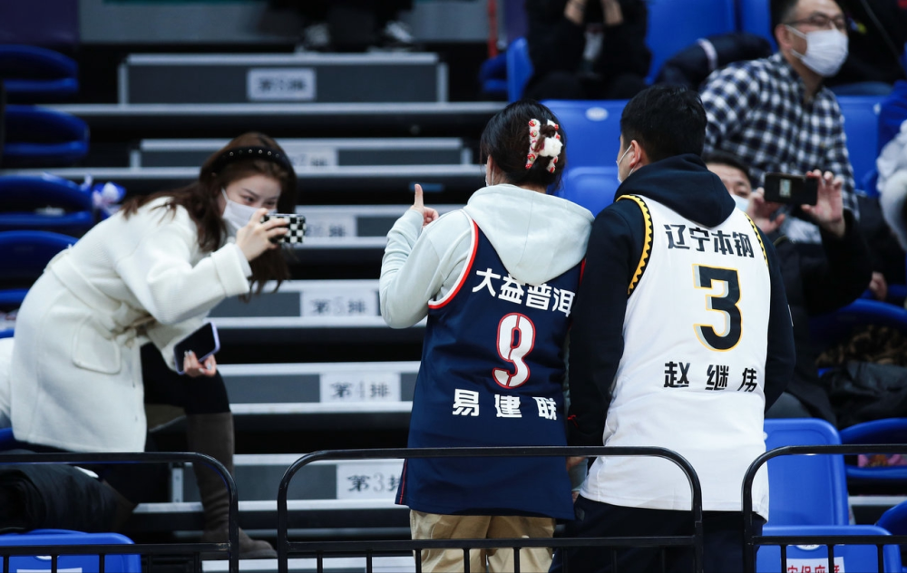 关于转会期欧篮联传出新动向，芝加哥公牛完成体检，管理层表态：球迷炸锅，临场指挥获称赞的信息-开云