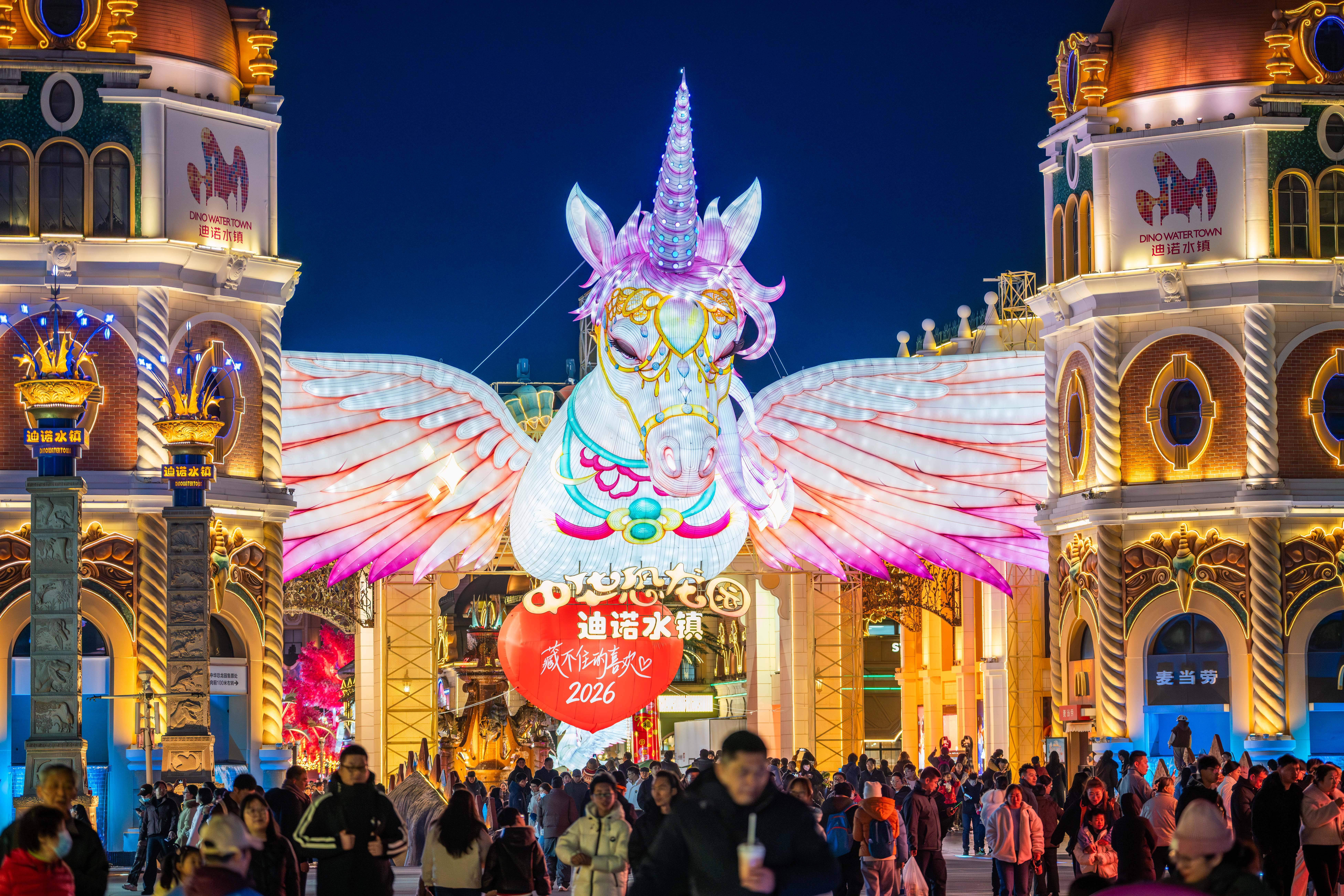 包含赛地聚焦：亚冠今晚热度飙升，山东泰山再遭质疑，震撼外界，临场指挥获称赞的词条-开云体育官方网站